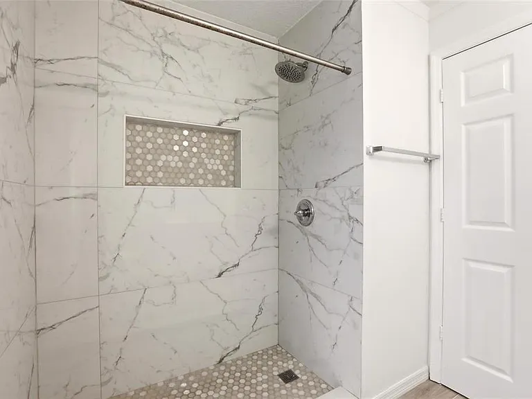830 Columbia St — Photo 24
