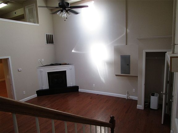 Living Room w/ Firplace