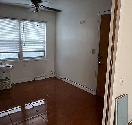 4th image of 264 W Washington Blvd #1C