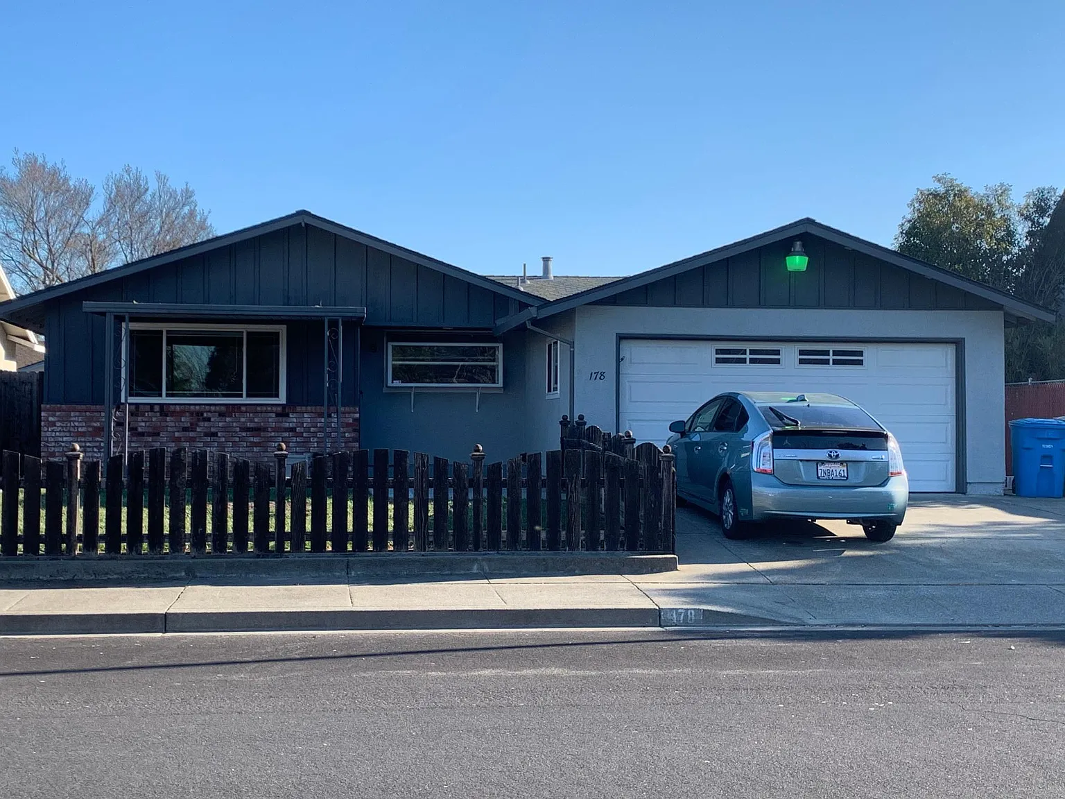 178 Stanley Ct photo 1