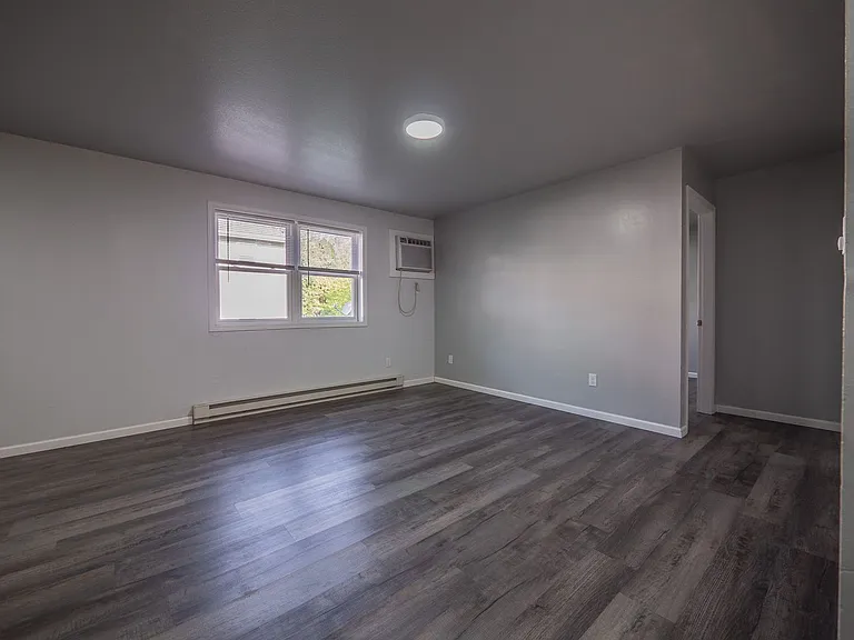 1104 N Walnut St — Photo 7