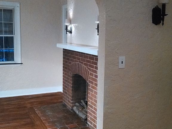 Picture from dinning room to living room
