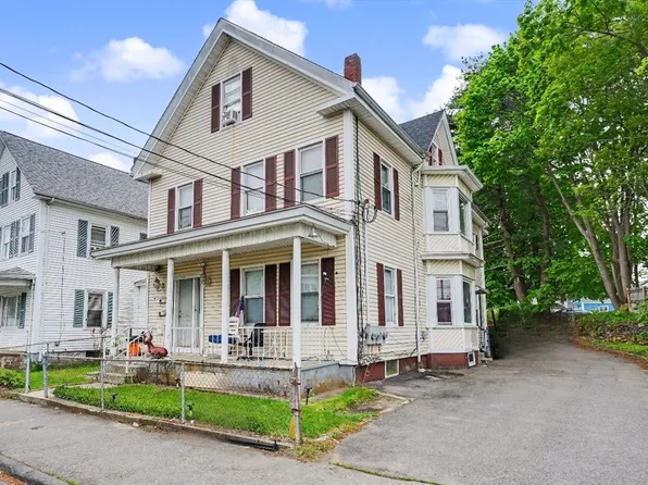 31 E Walnut St, Taunton, MA 02780