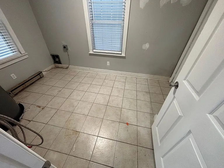 308 Earp St — Photo 18