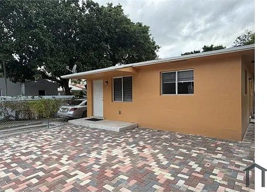 2 bed, 1050 sqft, $2,400 — Photo 1