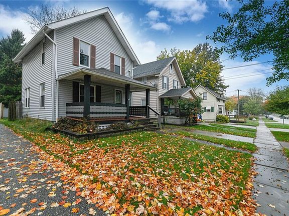 2nd image of 2002 Cook St