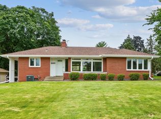 668 Viking Dr E, Maplewood, MN 55117