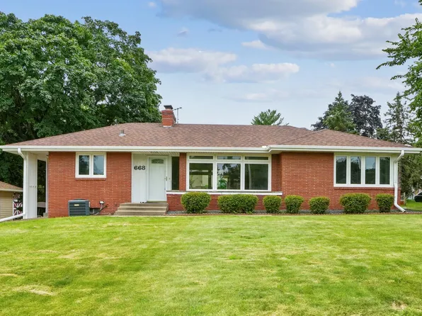 668 Viking Dr E, Maplewood, MN 55117