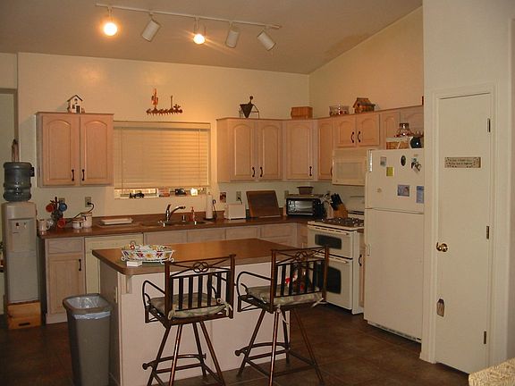 double oven, kitchen island