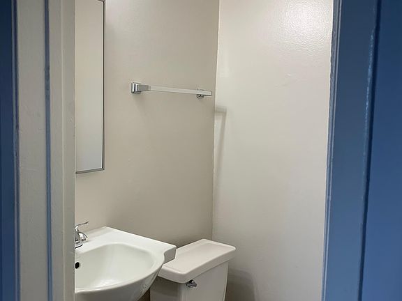 5th image of 8241 Whitsett Ave