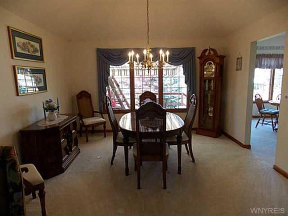3rd image of 28 Ainsley Ct