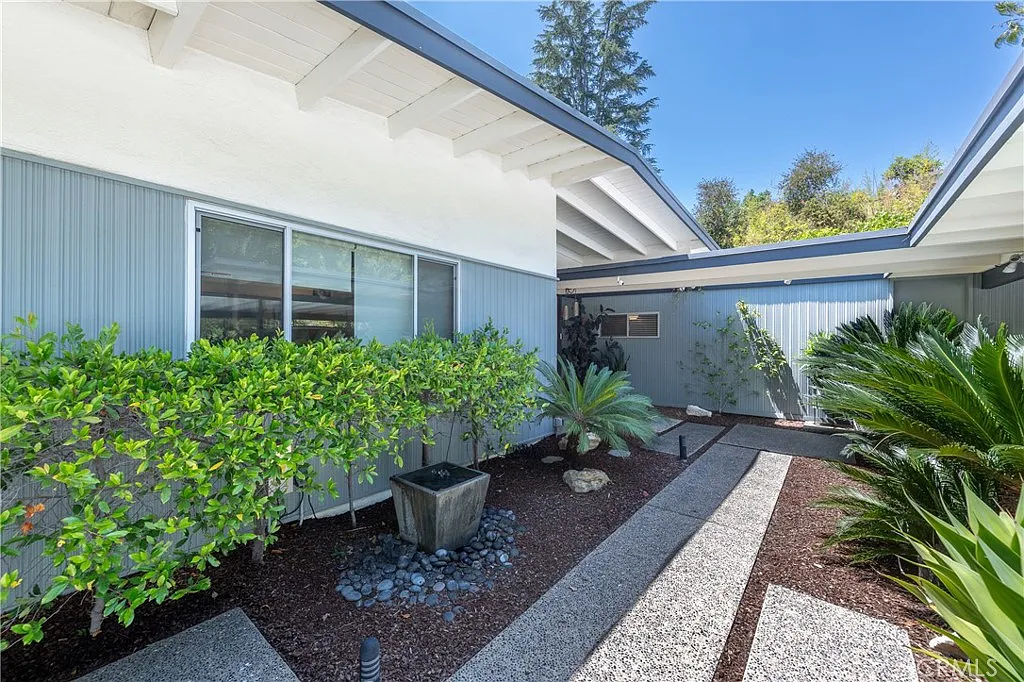 3 bed, 2.5 bath, 2816 sqft, $12,500 — Photo 4