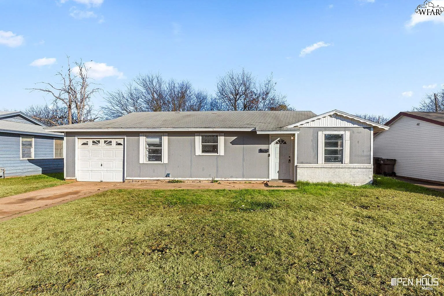 3 bed, 1.0 bath, 906 sqft, $1,295 — Photo 1