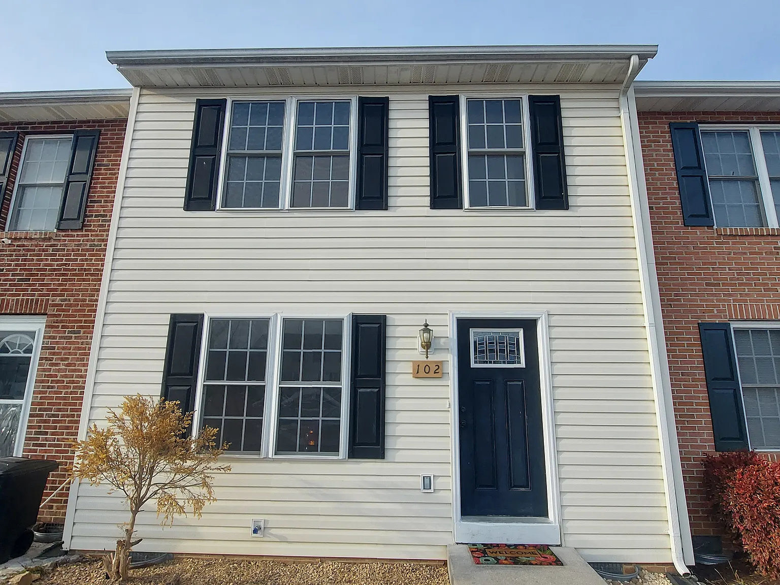3 bed, 1.5 bath, 1200 sqft, $1,700 — Photo 1
