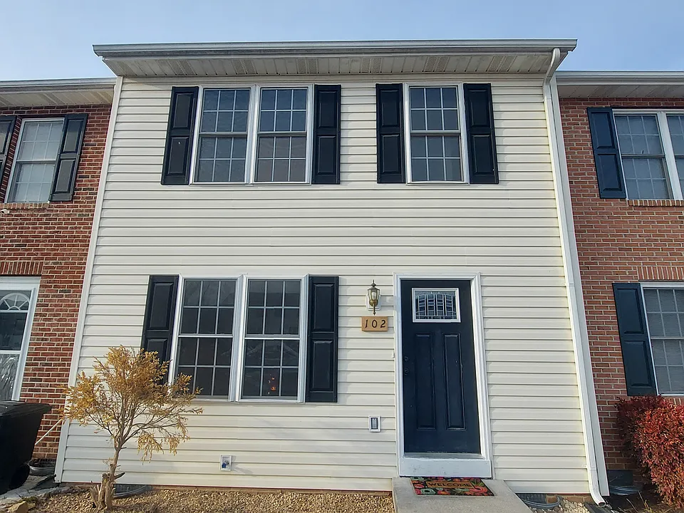102 Kadies Ln