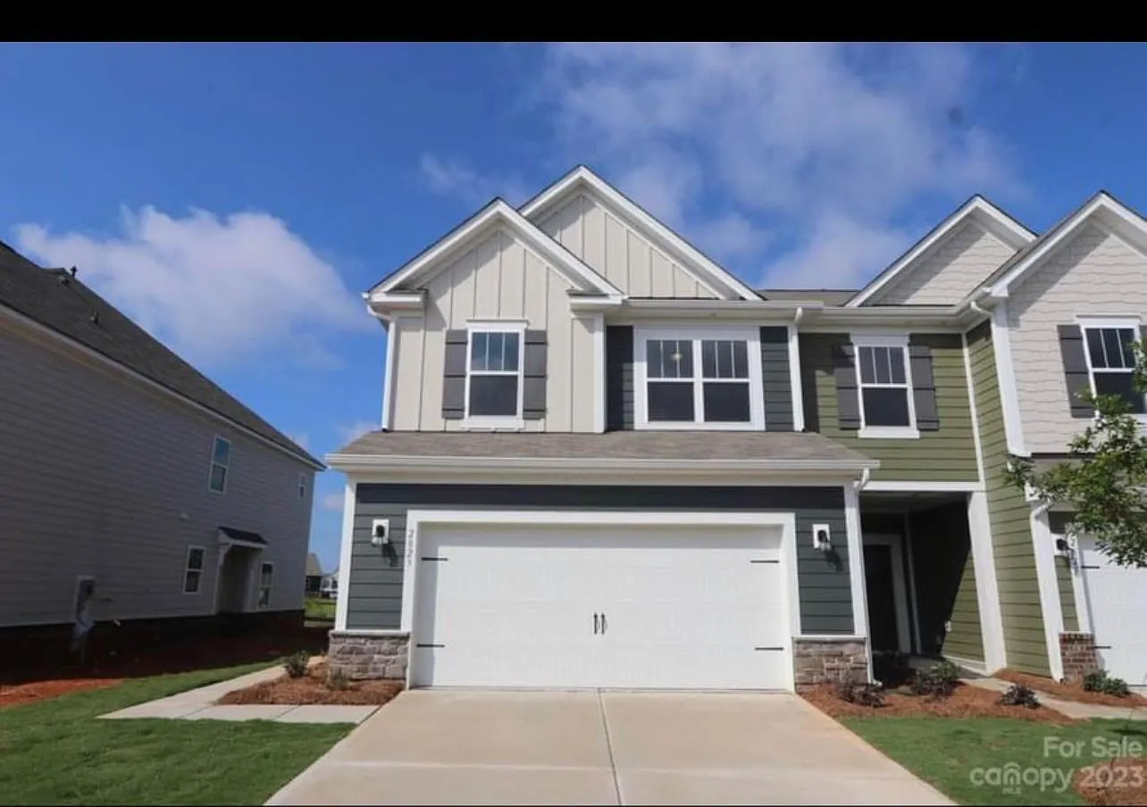 2823 Trinity St — Photo 1
