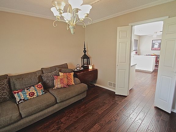 2nd image of 3931 Clubway Ln