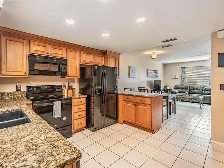 14631 Lake Forest Dr — Photo 7