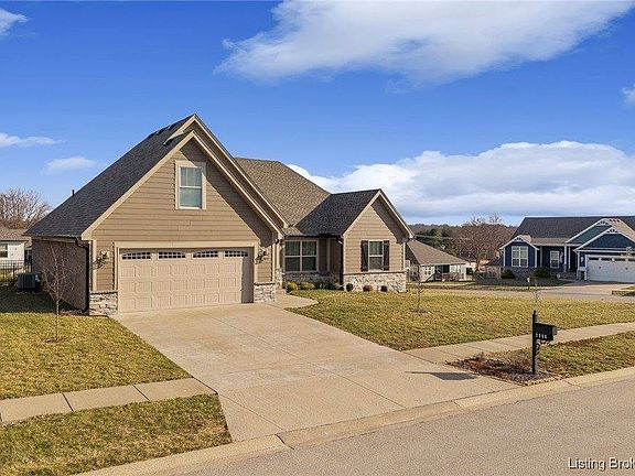 3rd image of 2000 Crestview Ln