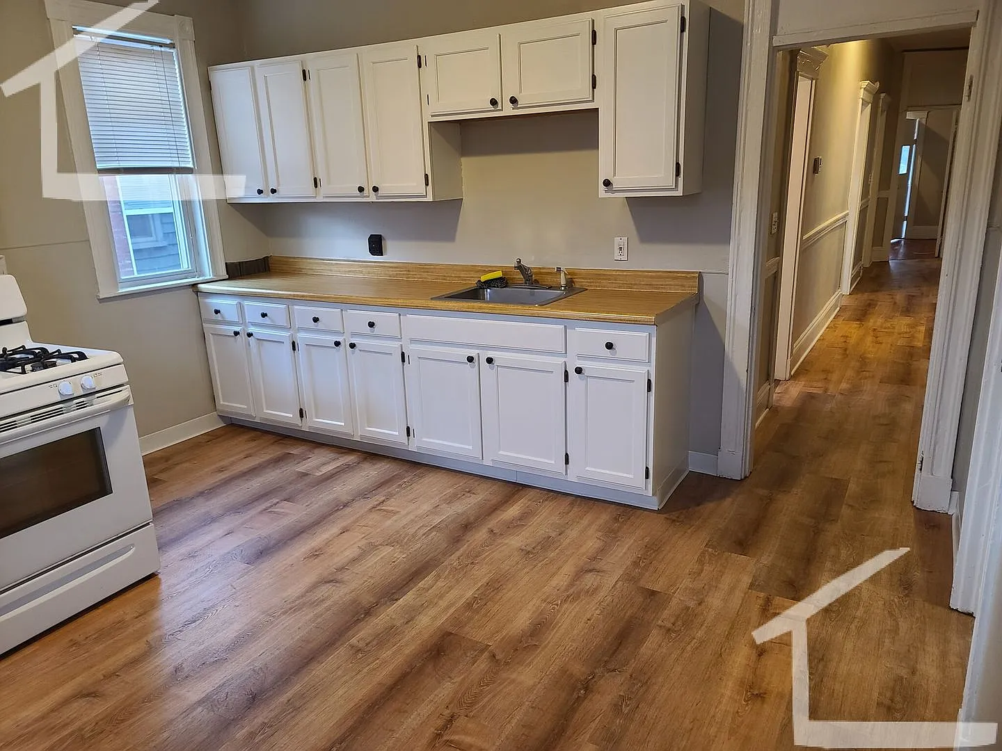 9/1 No Fee! Spacious 4BR near Oak Sq, Brighton Center, Mass Pike! — Photo 2