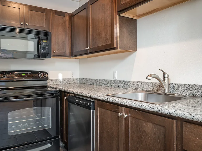 455 NE 24th Ave — Photo 3