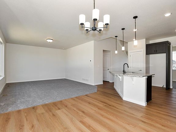 5th image of 1039 Crown Sparrow St