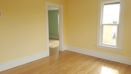1st image of 220 Spencer St NE #2