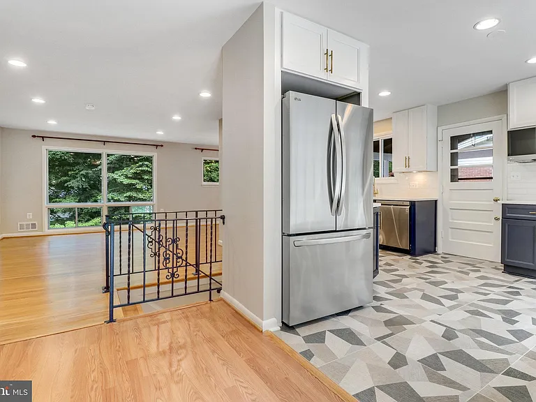 5019 Fleming Dr — Photo 10