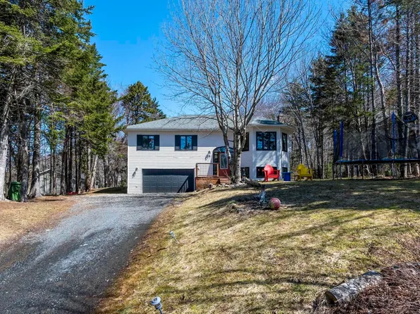 6 Evans Dr, Hammonds Plains, NS B4B 1M8
