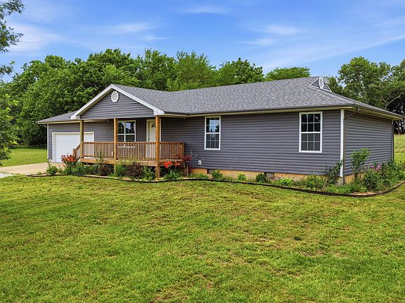 3rd image of 979 E 394th Road