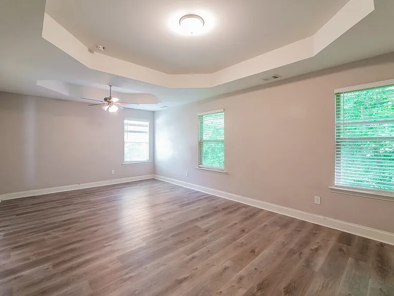 313 Kenmore Ct — Photo 9