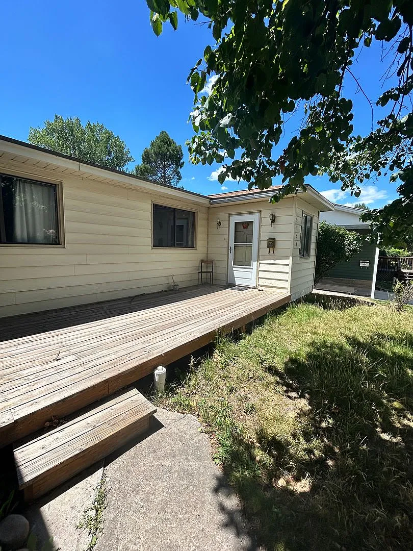 Three Bedroom House in Great Neighborhood! — Photo 1