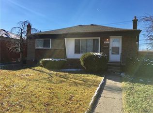 26725 Larchmont St, Saint Clair Shores, MI 48081