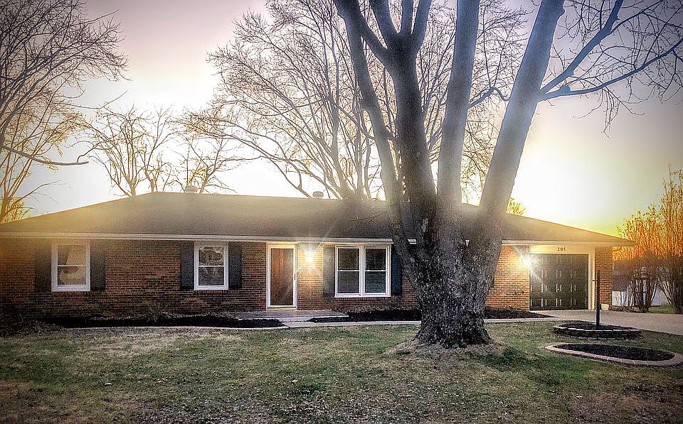 1st image of 205 Stevens Ct