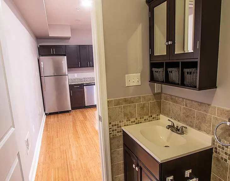 4111 Ludlow St #1R — Photo 7