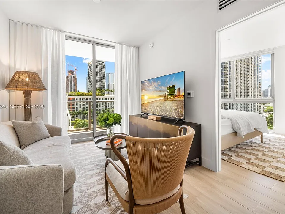 90 NE 32nd St #801