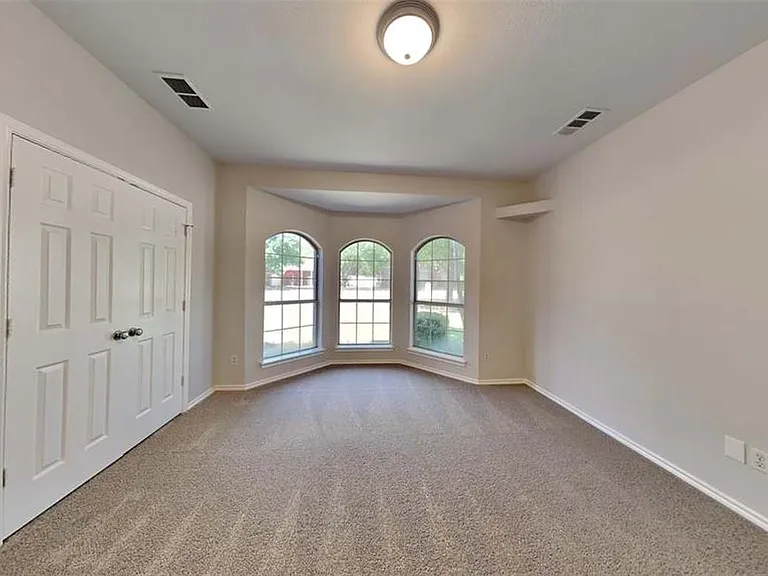 3016 Coventry Ln — Photo 13