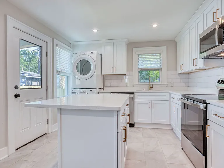 1412 E 33rd St — Photo 12