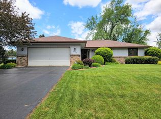 6090 Chatsworth Dr, Rockford, IL 61109