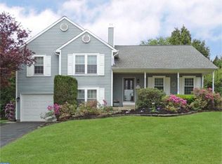 4 Copperleaf Dr, Newtown, PA 18940