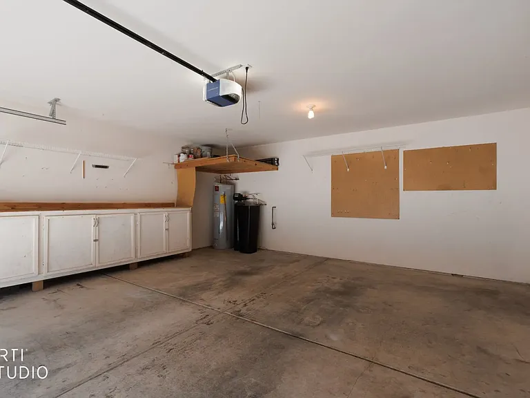 553 Emperor Ln — Photo 26
