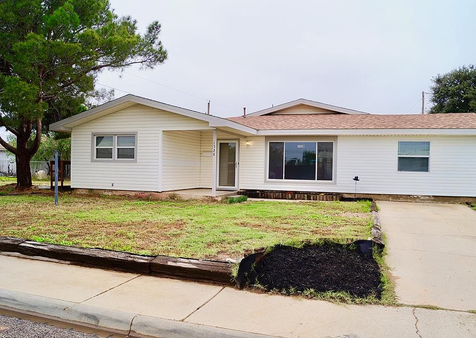 1st image of 1528 Douglas Dr