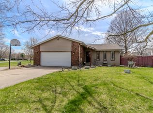 2563 E Oak Ln, Warsaw, IN 46582