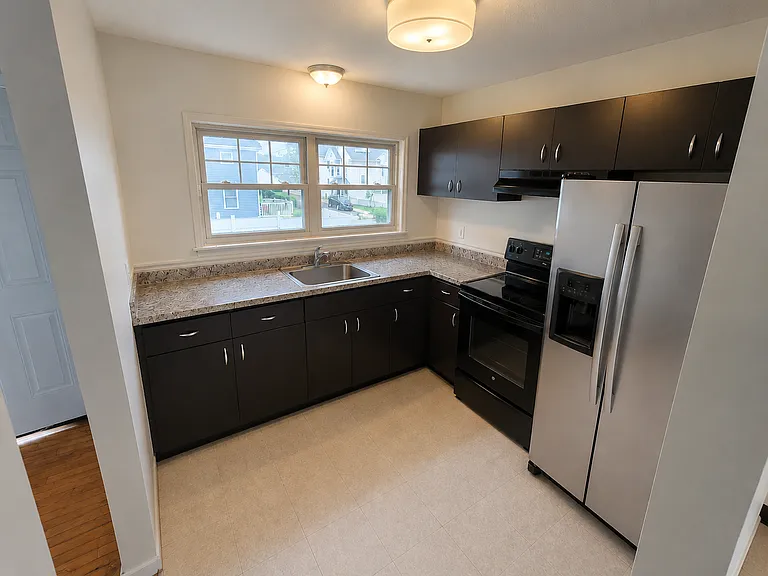 32 Barnes St #A — Photo 3
