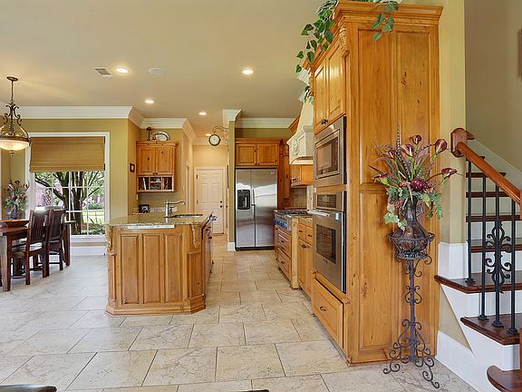 3rd image of 36099 Beverly Hills Dr