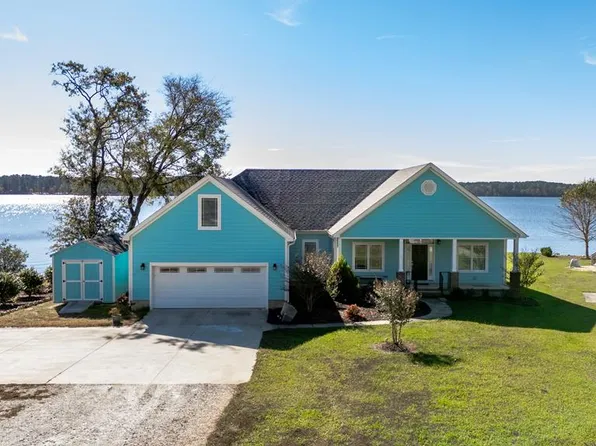 121 Wonderland Dr, Cross Hill, SC 29332