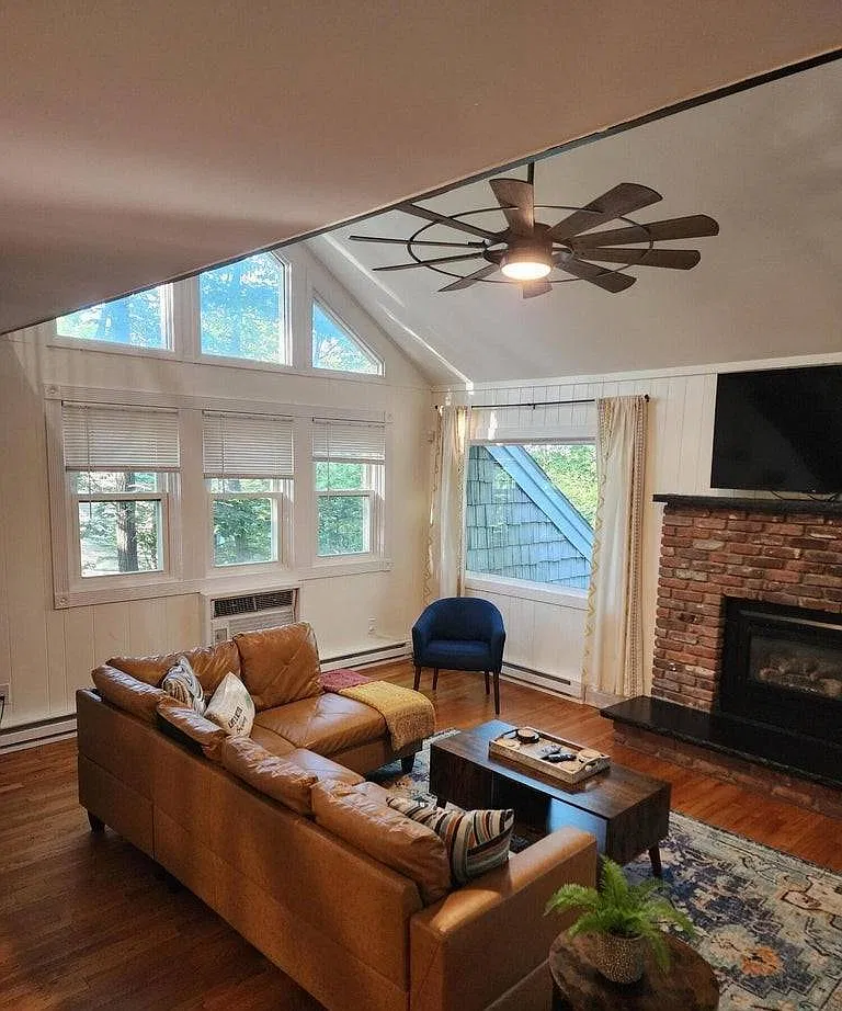 3 bed, 2.0 bath, 1474 sqft, $2,795 — Photo 1
