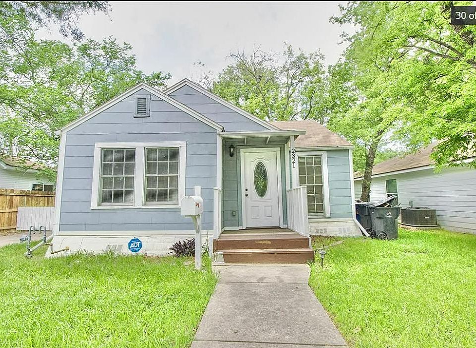 Cozy, cute light blue house in North Waco