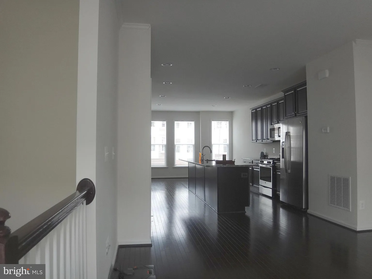 3 bed, 3.5 bath, 1833 sqft, $2,900 — Photo 2