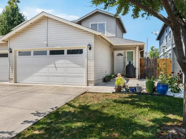 3160 Juniper Rdg APT B, Medford, OR 97504